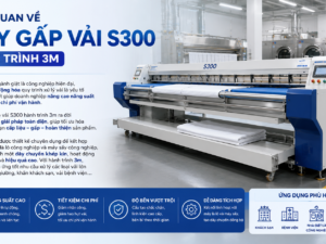1. Tổng quan về máy gấp vải S300 hành trình 3m Trong ngành giặt là công nghiệp hiện đại, việc tự động hóa quy trình xử lý vải là yếu tố then chốt giúp doanh nghiệp nâng cao năng suất và giảm chi phí vận hành. Máy gấp vải S300 hành trình 3m ra đời như một giải pháp toàn diện, giúp tối ưu hóa công đoạn cấp liệu – gấp – hoàn thiện sản phẩm. Thiết bị được thiết kế chuyên dụng để kết hợp với máy là lô công nghiệp và máy sấy công nghiệp, tạo thành một dây chuyền khép kín, hoạt động liên tục và hiệu quả cao. Với hành trình 3m, máy đáp ứng tốt nhu cầu xử lý các loại vải lớn như ga giường, khăn khách sạn, vải bệnh viện…